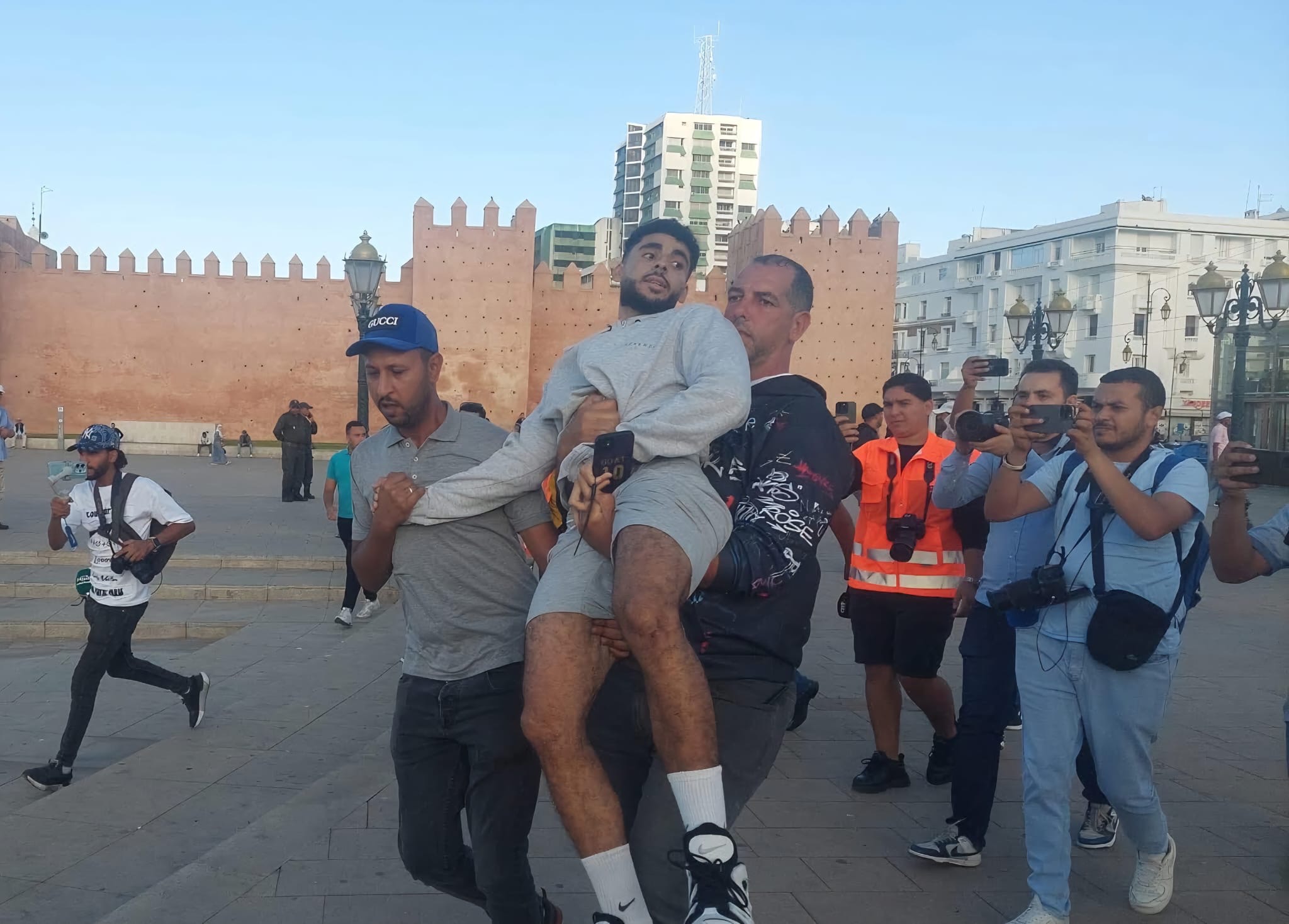 db4a0c7b-17e6-42fc-9aab-1230f457e976