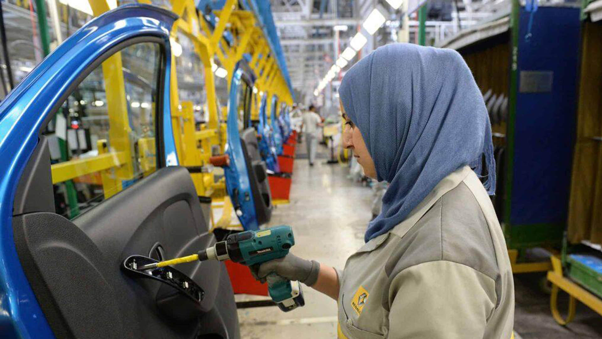 snaaa-alsyarat-fy-almghrb-tkod-alaaalm-bakl-tklf-antag-ottfok-aal-alsyn-otrkya