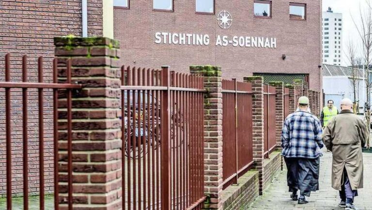 كورونا-يفتك-بالمصلين.-إغلاق-ثاني-مسجد-في-مدينة-لاهاي-