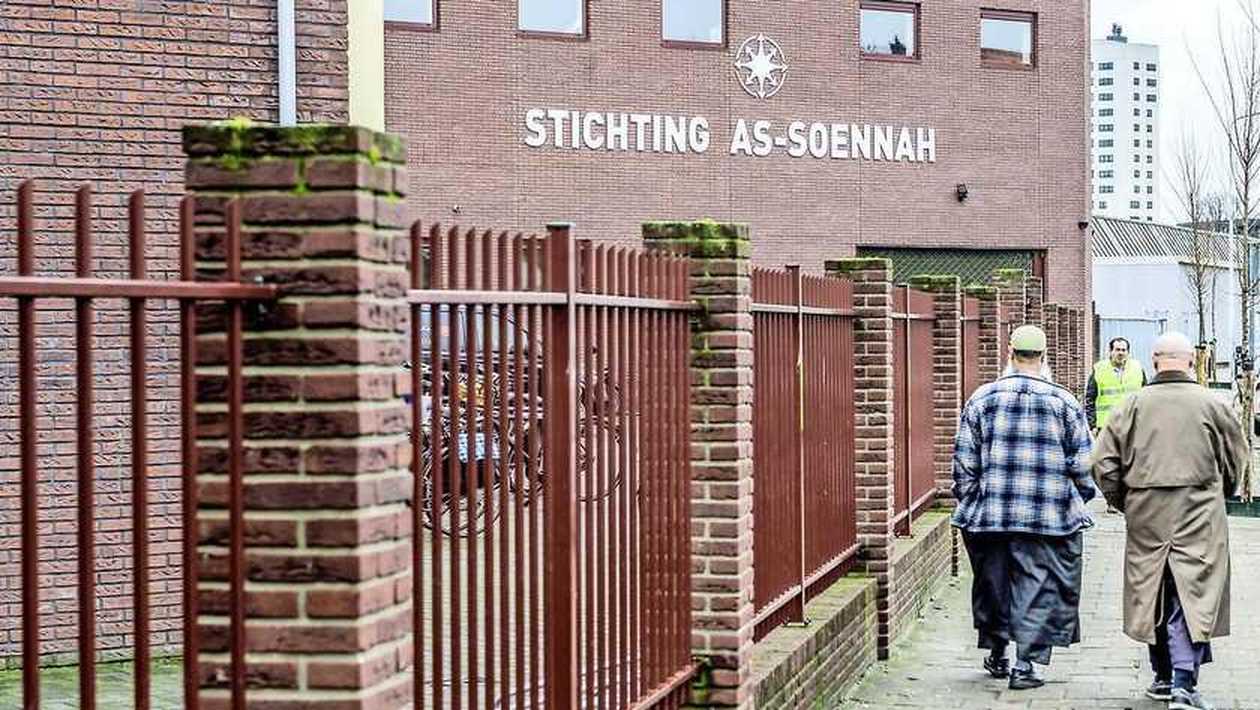 كورونا-يفتك-بالمصلين.-إغلاق-ثاني-مسجد-في-مدينة-لاهاي-