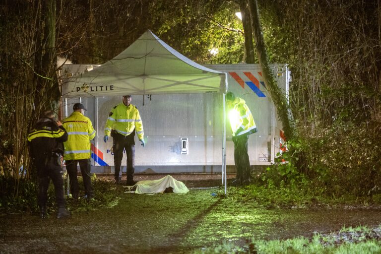 Twee doden bij schietpartij Piet Wiedijkpark in Amsterdam-West