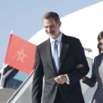 *LOS REYES RECIBIDOS POR EL REY DE MARRUECOS EN EL AEROPUERTO DE RABAT